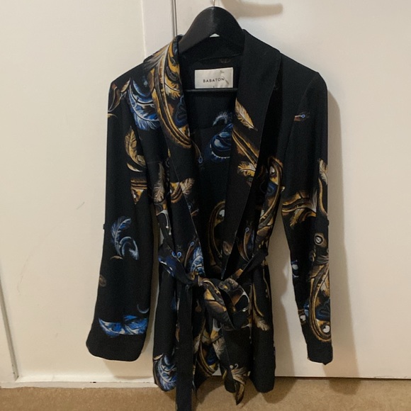 ⭐️Aritzia Babaton Kahlo Robe❤️EUC - Picture 4 of 10